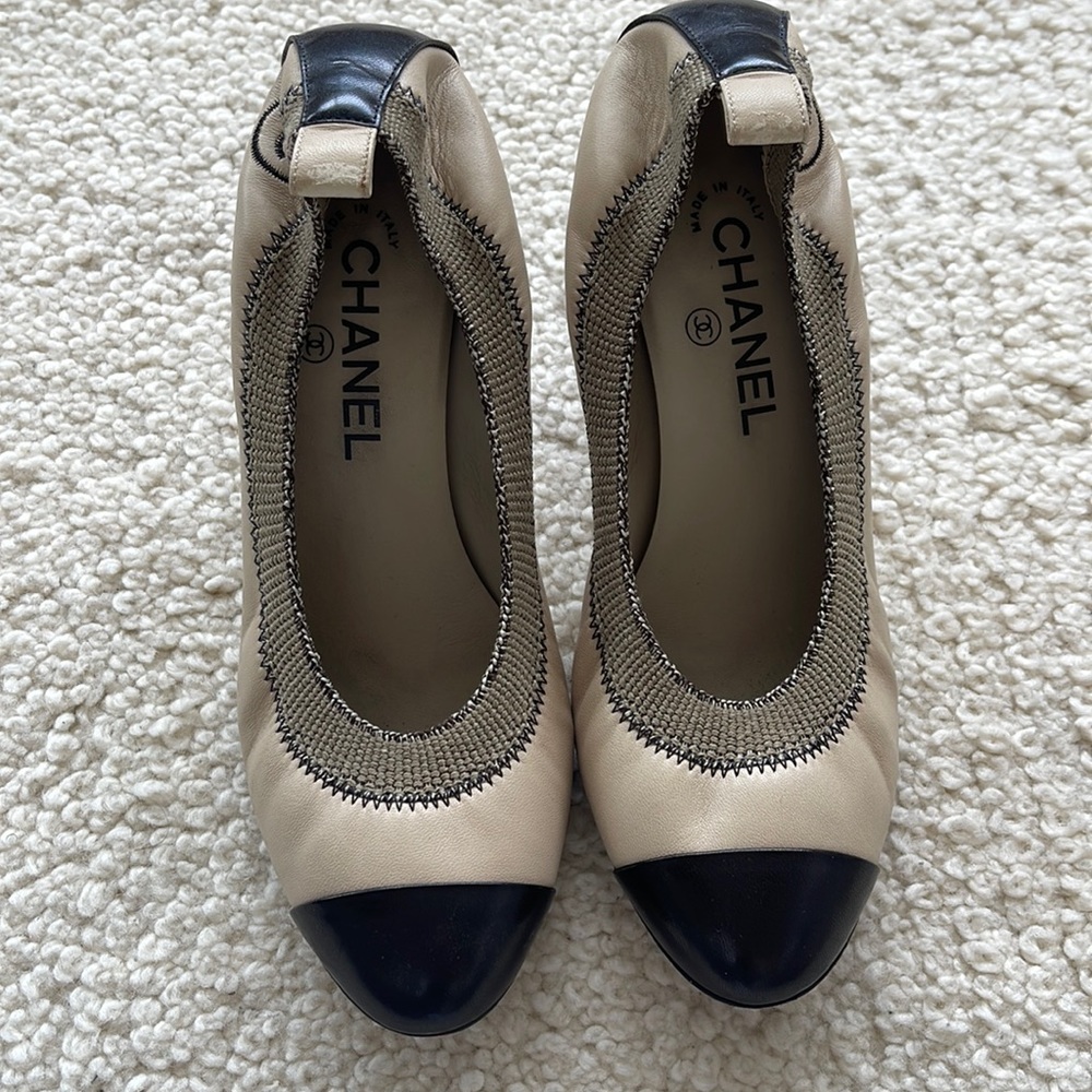 CHANEL Classic Two ToneElastic Logo Pumps